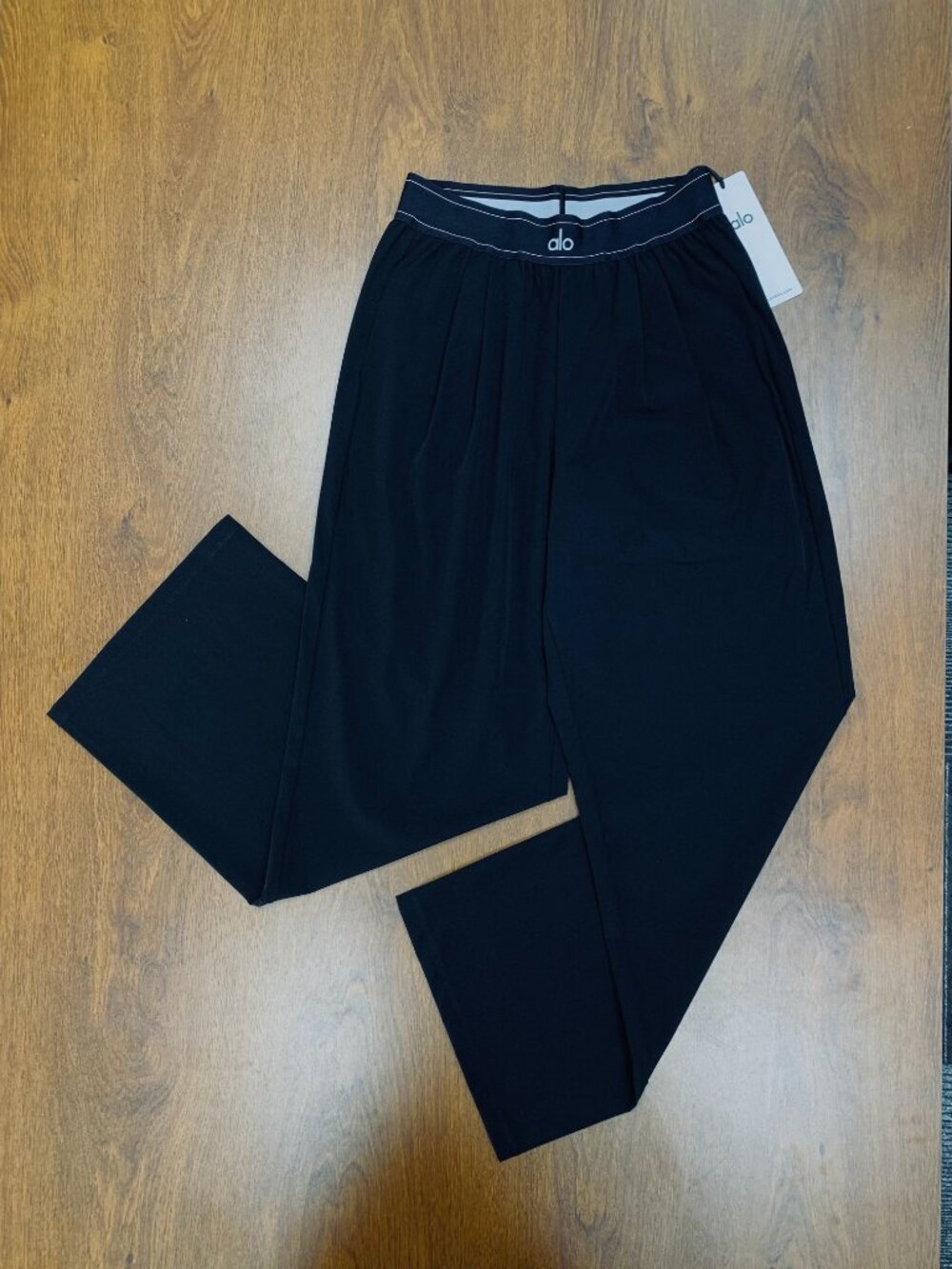 NWT Alo Yoga Black Straight leg Pants Casual Trousers😊Regular 30" Inseam👖 - Picture 2 of 7
